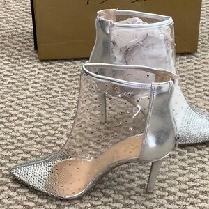 Thalia Sodi Rubllv heel boots NWOT